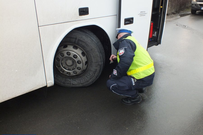 Kontrole autokarów wiozących dzieci na ferie