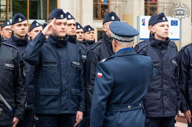 Policjantki i policjanci złożyli ślubowanie. 126 funkcjonariuszy zasiliło śląski garnizon