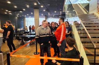 Popepes w Katowicach już otwarte. Długa kolejka czekała na darmowe kanapki