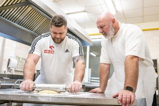 Fajdek już lepi pierogi na Wigilię