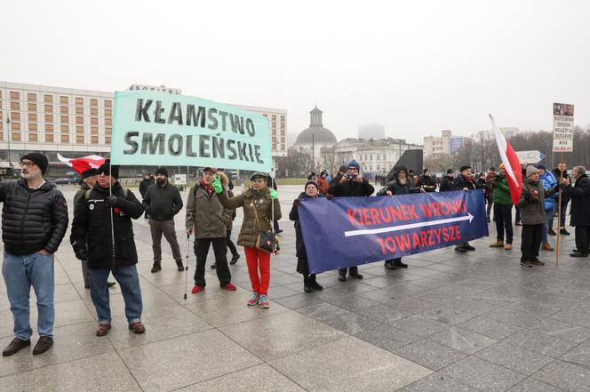   Obchody miesięcznicy smoleńskiej w Warszawie