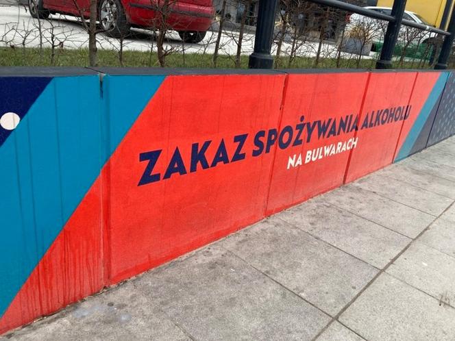 Zakaz picia alkoholu nad Wisłą: Mieszkańcy zapominają, miasto dobitnie przypomina