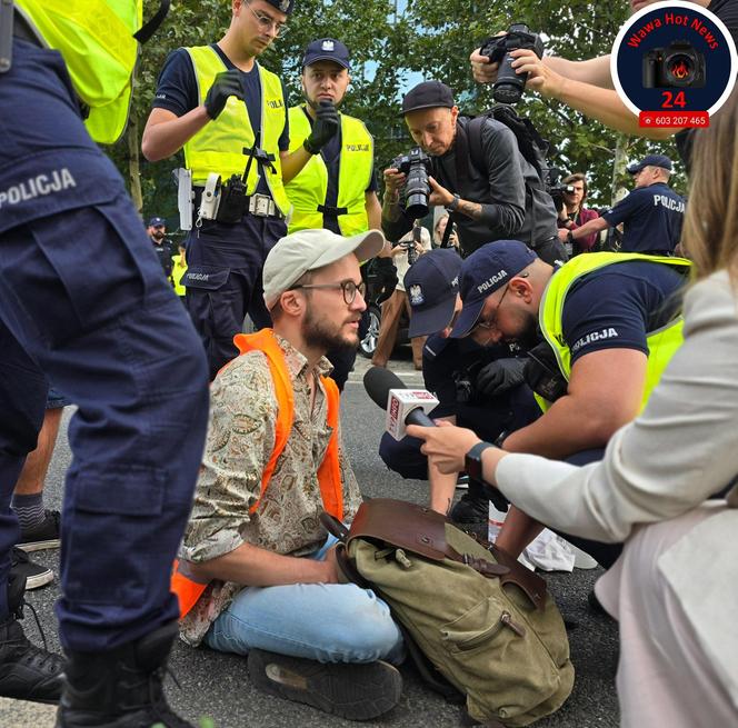 Ostatnie Pokolenie sparaliżowało centrum Warszawy