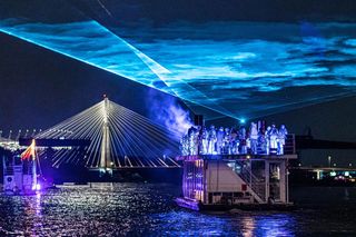 Riverlights 2025 - data, miejsce. Skąd oglądać pokaz rozświetlonych łodzi na Wiśle?