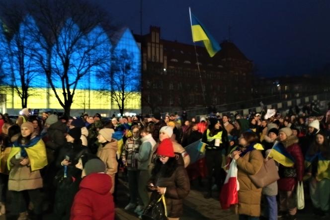 Manifestacja na pl. Solidarności w Szczecinie w pierwszą rocznicę inwazji na Ukrainę