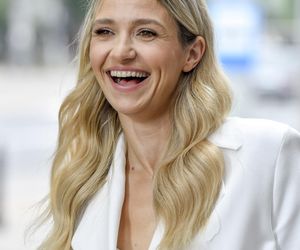 Joanna Koroniewska pokazała 8 sukienek i pyta: którą wybrać?