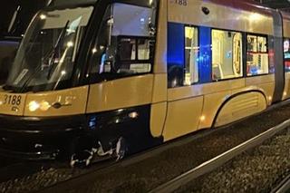 Wjechał skuterem w tramwaj! Poważny wypadek dostawcy jedzenia 