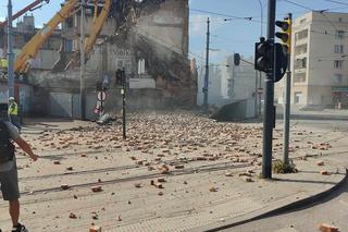 Katastrofa budowlana na Limanowskiego. Rozbierany budynek zawalił się na ulicę