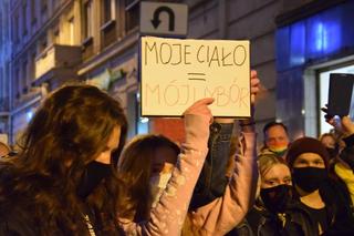 Strajk kobiet w Częstochowie. Przeciwnicy protestu zastawili PUŁAPKI?! Nie do wiary