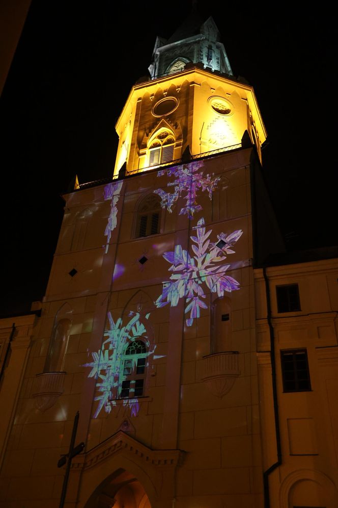 Iluminacja świąteczna na Wieży Trynitarskiej w Lublinie 2024