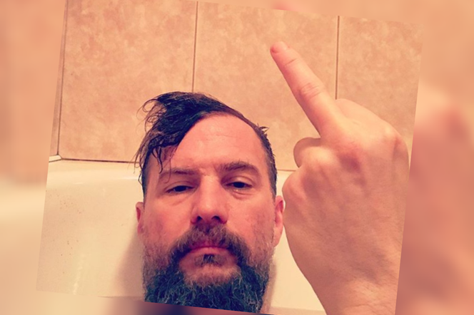 Tomasz Organek środkowy palec Instagram