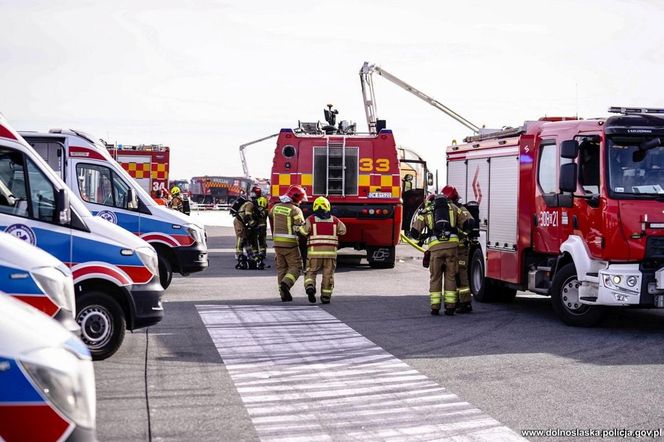 Wrocław. Ćwiczenia na terenie Portu Lotniczego im. Mikołaja Kopernika [ZDJĘCIA].