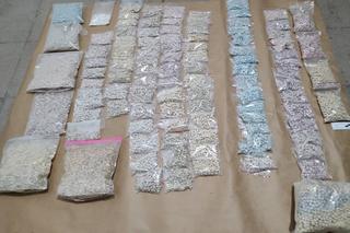 Szokujące odkrycie w magazynie pod Bydgoszczą. Policja mówi bez ogródek: Niecodzienny widok [ZDJĘCIA]