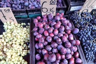 Ceny jesiennych przysmaków. Ile zapłacimy za kukurydzę, śliwki czy orzechy na targu w Rzeszowie?