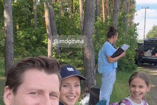 	M jak miłość nowy sezon. Adam Karski (Patryk Szwichtenberg), Natalka (Dominika Suchecka), Hania (Wiktoria Basik) na planie