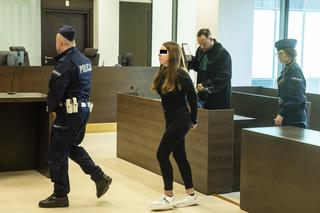 Karolina miała karmić Leosia mlekiem z wodą z kranu. Damian miał chodzić pijany. Sąsiedzi wzywali opiekę społeczną