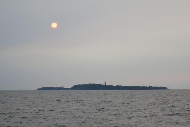 Słońce i „krwawy deszcz” nad Bałtykiem