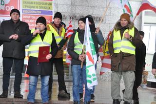 Protest rolników przed Urzędem Wojewódzkim w Kielcach