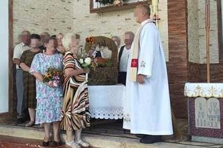 Domostawa. Proboszcz przed emeryturą przelał sobie 2 mln zł z konta parafii [GALERIA]