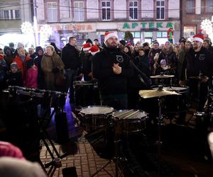 Bytomski rynek świeci się jak choinka. Gwiazda DeLoreana rozświetliła Bytomski Jarmark Świąteczny