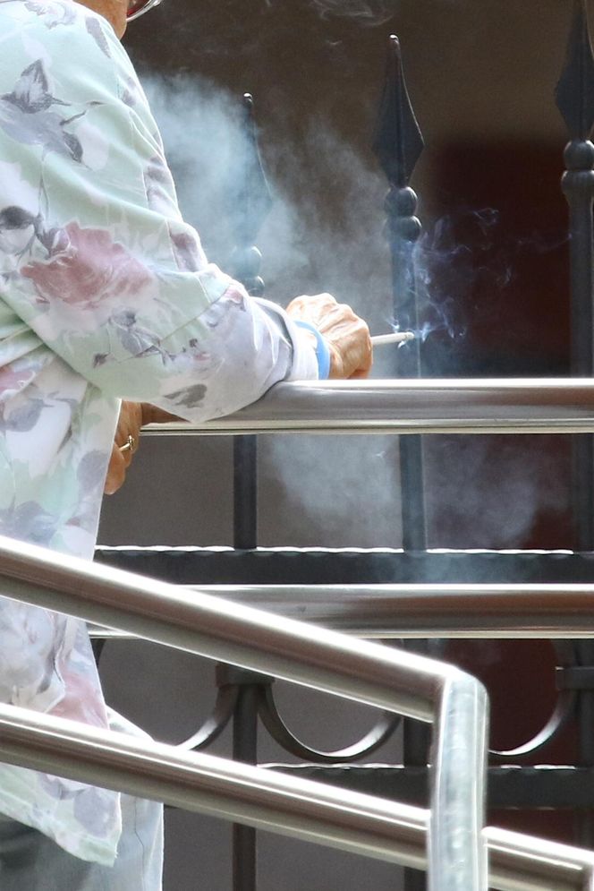 Grażyna Zielińska. Babka z "Rancza" kurzy jak smok