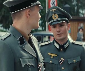 Zatoka szpiegów 2 sezon odc. 2. Heinrich Engel (Michał Balicki), Franz Neumann (Bartosz Gelner)