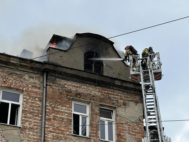 Wielki pożar na Pradze-Północ. Kłęby czarnego dymu nad Warszawą