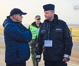 Awaryjne lądowanie samolotu pasażerskiego z terrorystami na pokładzie. Widowiskowe ćwiczenia służb na lotnisku w Katowicach