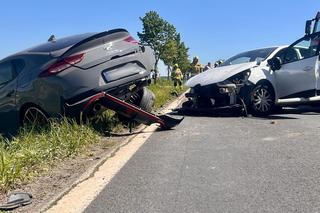 Silnik wypadł do rowu, koła oderwane