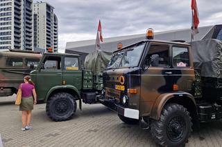 Oglądaliśmy w Bydgoszczy zabytkowe STAR-y. Wyjątkowe samochody ruszyły w Polskę