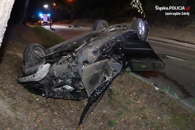 Dwóch Gruzinów dachowało w BMW. Obydwaj byli pijani i nie posiadali uprawnień do kierowania