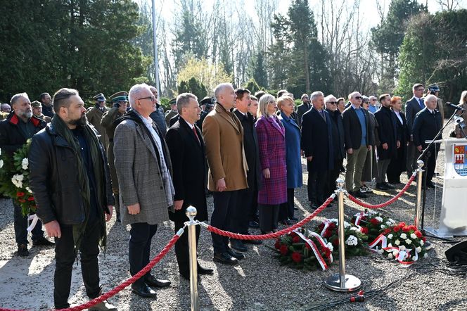 Po 80 latach pochowali ich z honorami. Bohaterscy żołnierze spoczęli na Cmentarzu Wojennym w Kołobrzegu