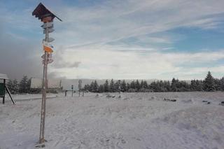 Śnieg i lód na górskich szlakach w Karkonoszach. Apelują o ostrożność