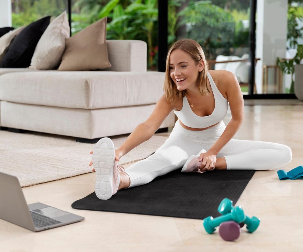 Nie masz czasu na siłownię? Dzięki tym prostym ćwiczeniom zadbasz o formę w domowym zaciszu