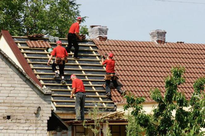 Remont dachu. Zasady, których warto przestrzegać podczas wymiany dachu
