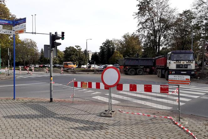 Tam lepiej nie jechać. Trwa przebudowa skrzyżowania Barska, Broniewskiego, Paderewskiego