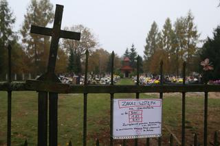 Cmentarze 1 listopada zamknięte dla niezaszczepionych. Kontrowersyjna rada eksperta. Rząd już podjął decyzję!