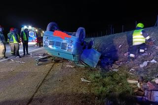 10 osób rannych w zderzeniu busa z żukiem 