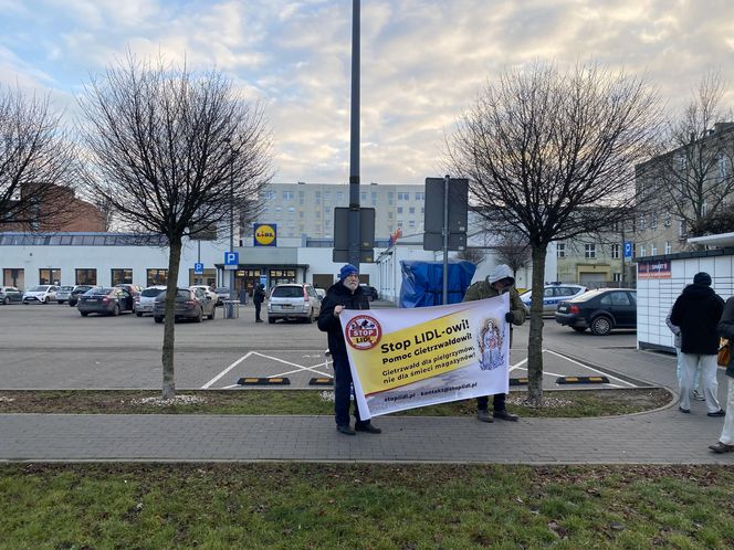 Protest przed Lidlem w Łodzi