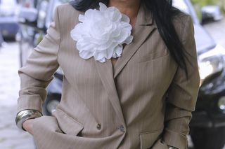 Kayah niczym bogata wdowa po gangsterze. A to garnitur z sieciówki!