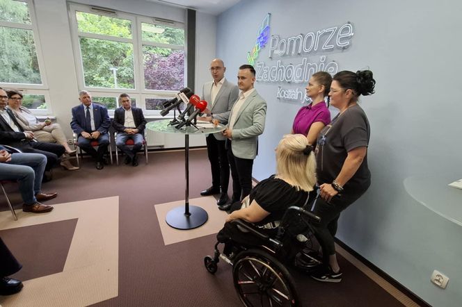 Umowy na Granty Sołeckie podpisał z włodarzami gmin i sołectw wicemarszałek Jakub Kowalik.