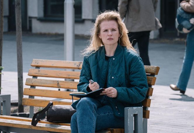 "Profilerka" sezon 2 - odcinek 10 streszczenie. W czasie rewizji w domu Rekowskich Jarek znika. Max Budzisz proponuje Reginie awans