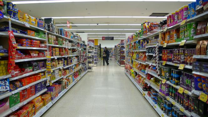 Supermarket - tutaj pączki będą tańsze niż w pączkarniach.