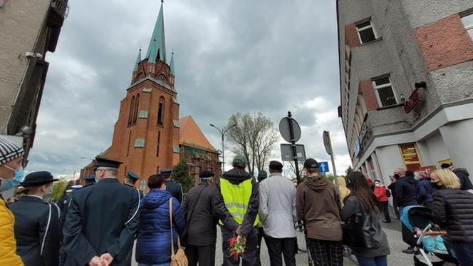 Pogrzeb policjanta z Raciborza. Tłumy przed kościołem. Ostatnie pożegnanie Michała Kędzierskiego