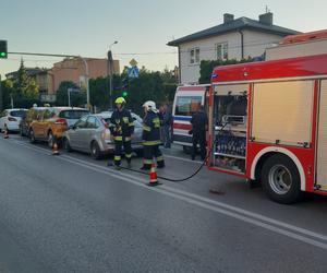 Piastów. Pijany kierowca skasował cztery samochody! Mężczyzna został zabrany do szpitala na badania