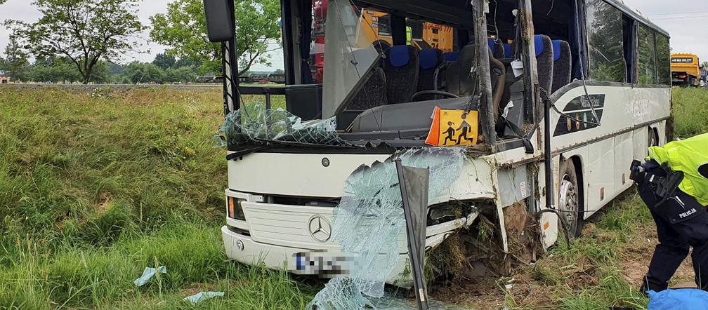 Wypadku autokaru wiozącego dzieci w Jełowej pod Opolem 