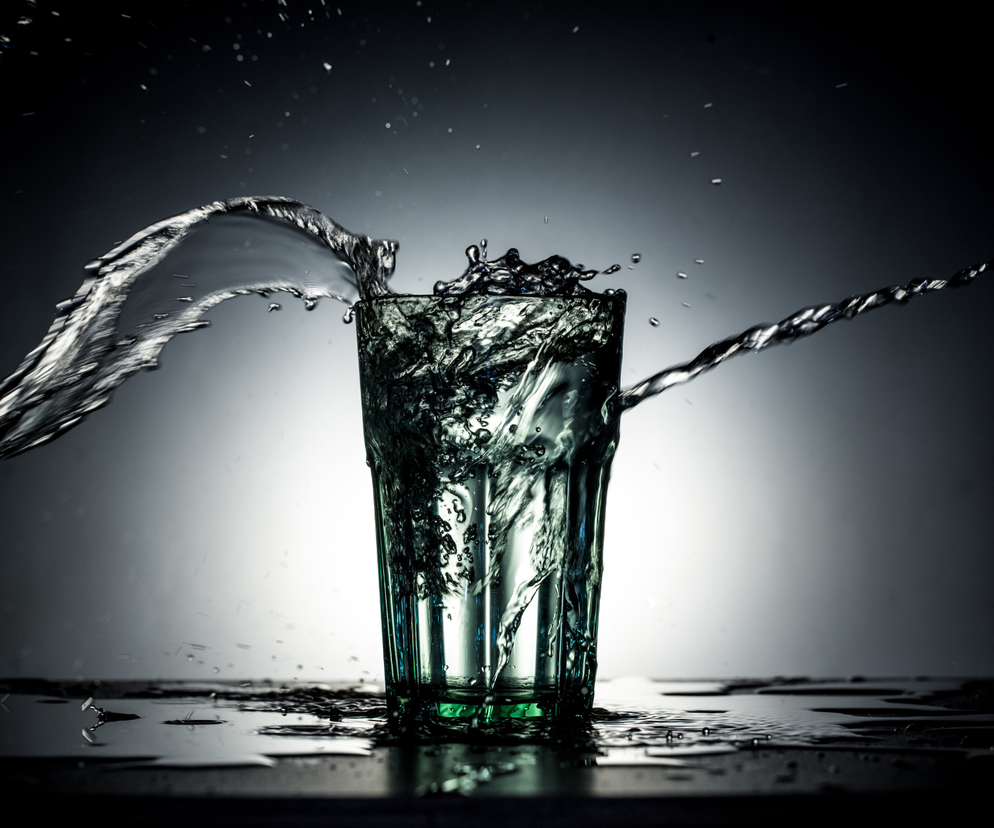 Zdjęcie ilustracyjne - szklanka wody