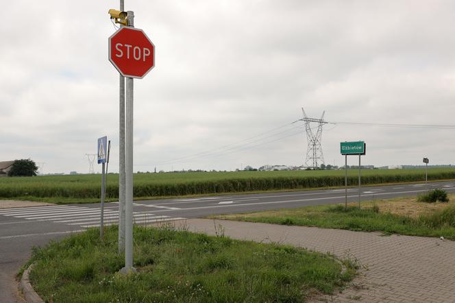 Znak "stop" stanął na skrzyżowaniu śmierci. Minął rok od potwornej tragedii w Elżbietowie