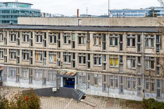 Zabytkowa hala na Suwak 4 w Warszawie