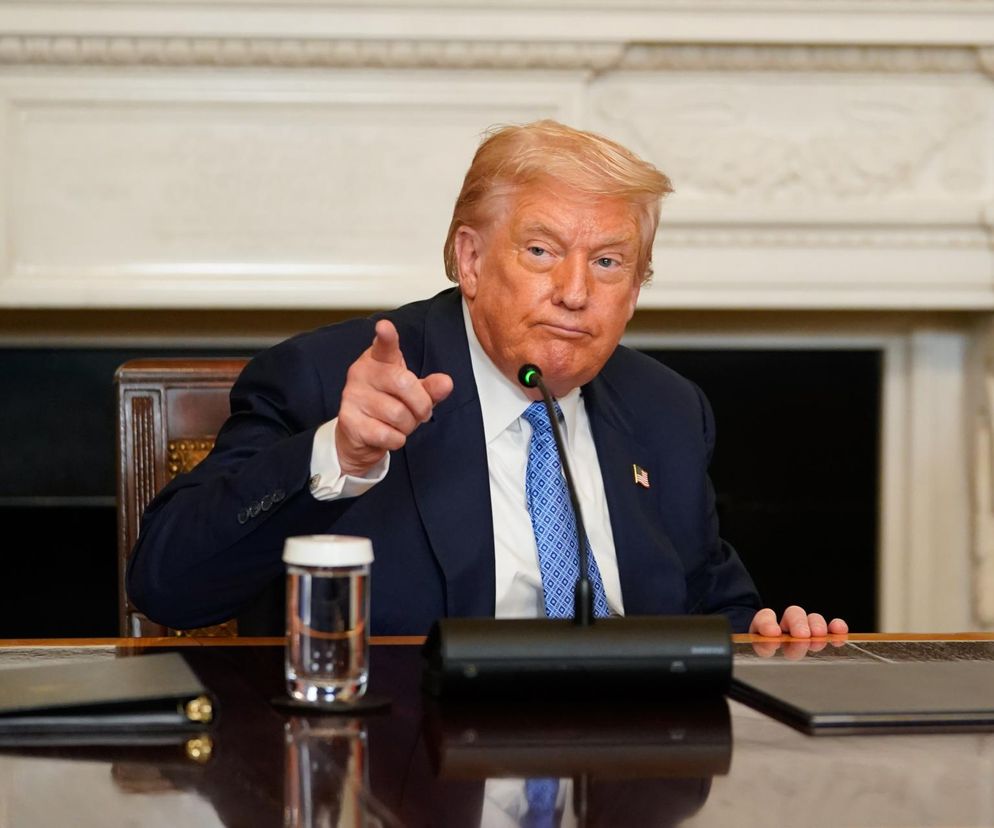 Trump ugina się przed Putinem? USA zawiesza część sankcji wobec Rosji. Chodzi o szczyt na Alasce
